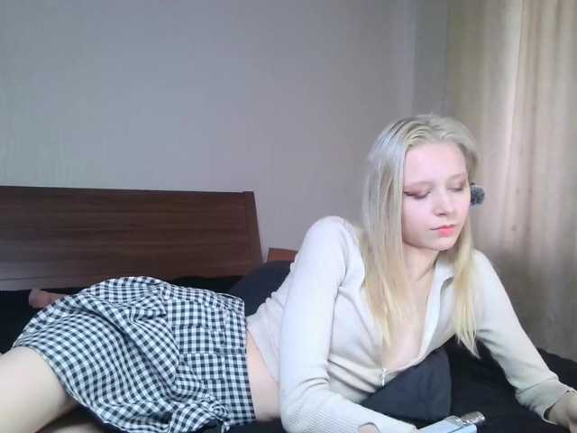 White-snow live cam on BongaCams