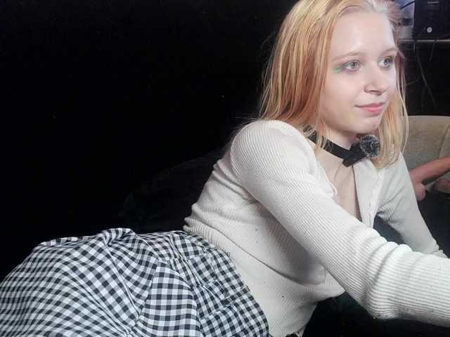 White-snow live cam on BongaCams