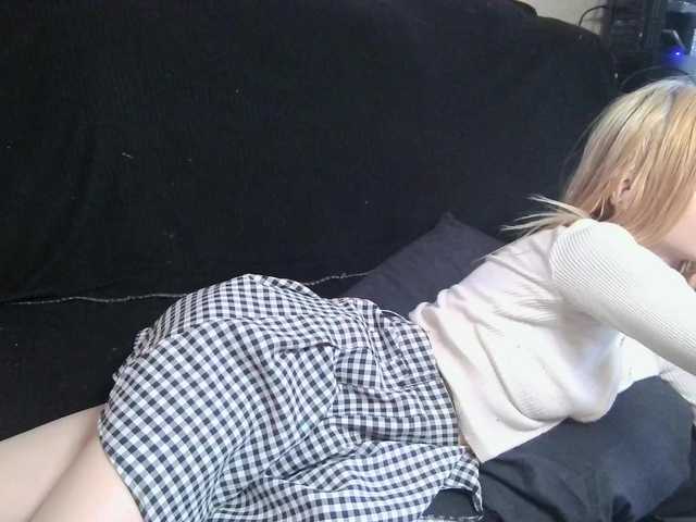 White-snow live cam on BongaCams