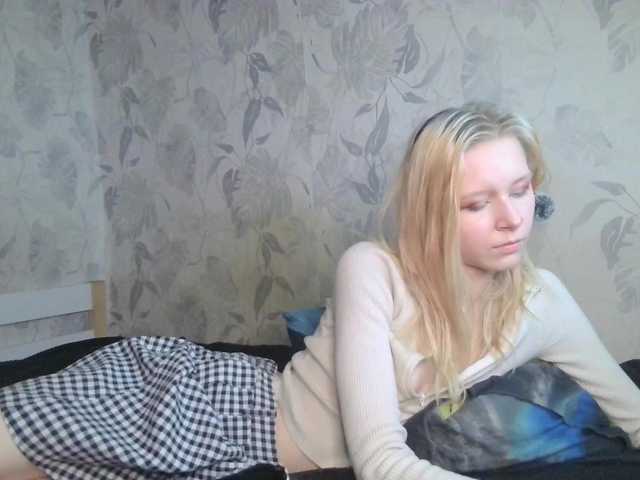 White-snow live cam on BongaCams