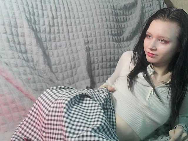 White-snow live cam on BongaCams