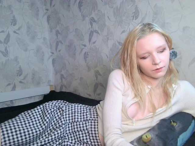 White-snow live cam on BongaCams