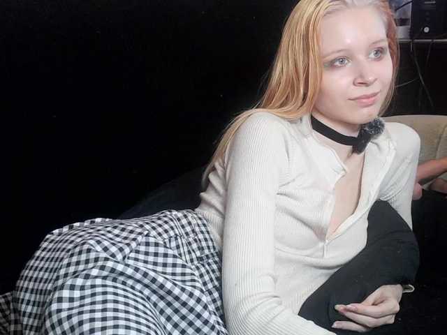 White-snow live cam on BongaCams