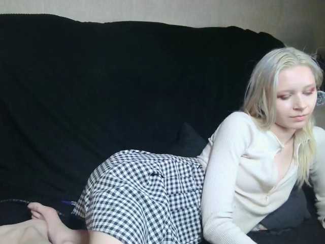 White-snow live cam on BongaCams