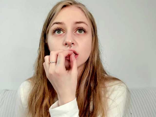 MiaMeowa's BongaCams show and profile