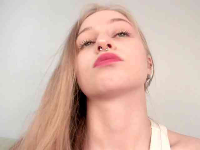 MiaMeowa Live Webcam on BongaCams
