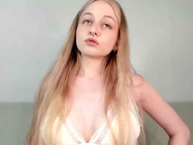 MiaMeowa webcam