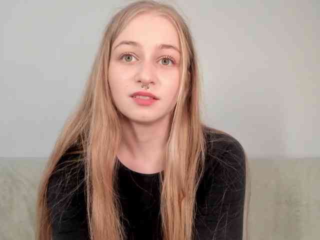 This model is live right now. MiaMeowa