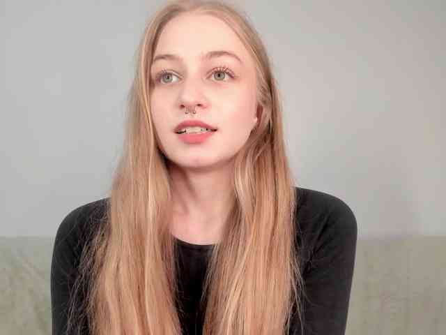 This model is live right now. MiaMeowa