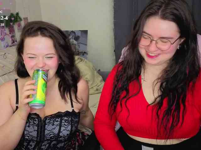Kitty-and-Hannah webcam