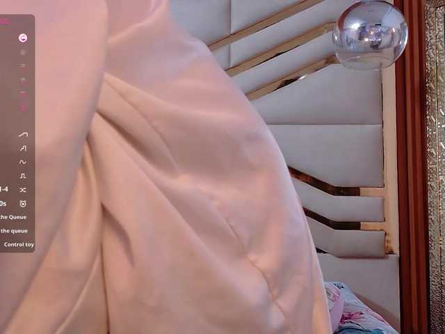sluttyandmature live webcam show