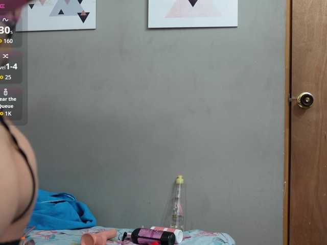 sluttyandmature live cam on BongaCams