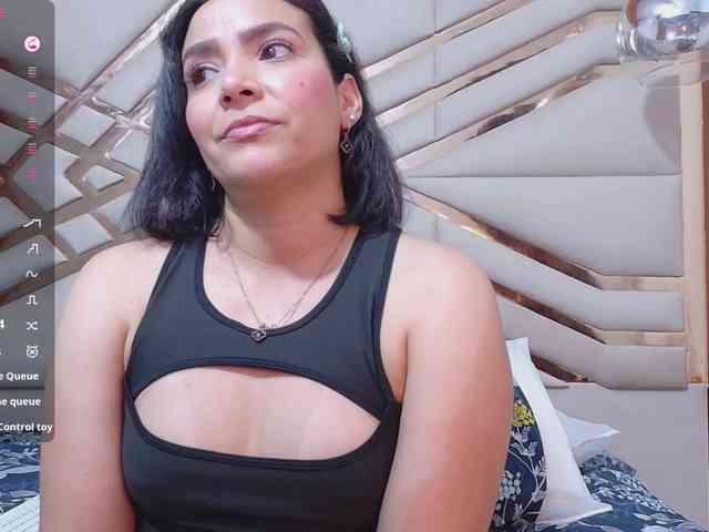 Sexyladyandhot webcam