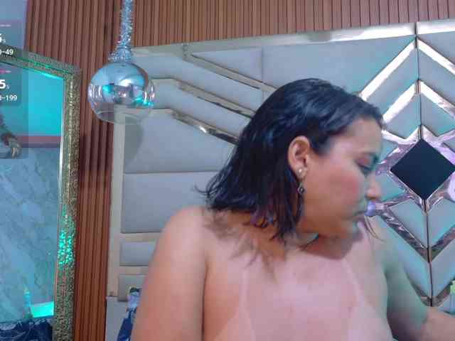 Sexyladyandhot webcam