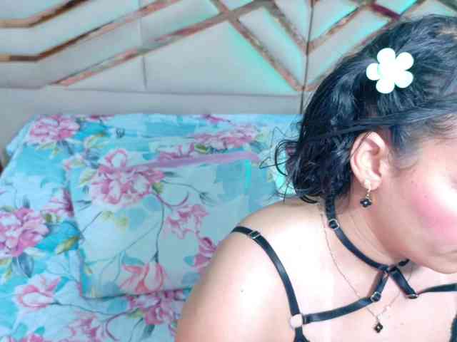 Sexyladyandhot webcam