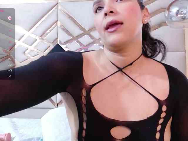 Sexyladyandhot webcam