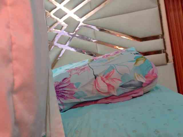 Sexyladyandhot webcam