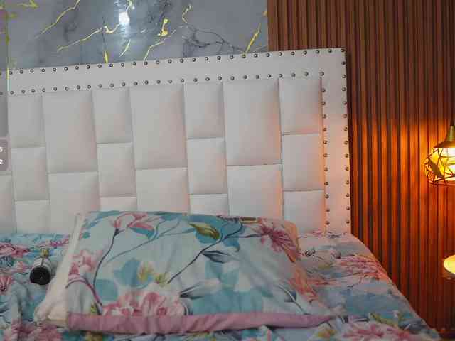 Sexyladyandhot webcam