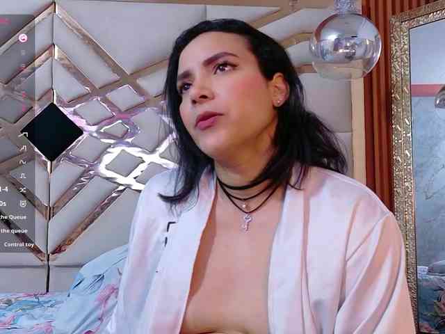 Sexyladyandhot webcam