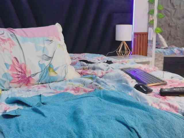 Sexyladyandhot webcam