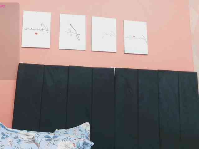 Sexyladyandhot webcam