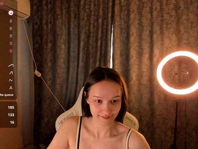 Falcon_Baby webcam