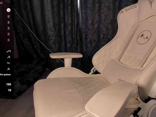 Falcon_Baby webcam