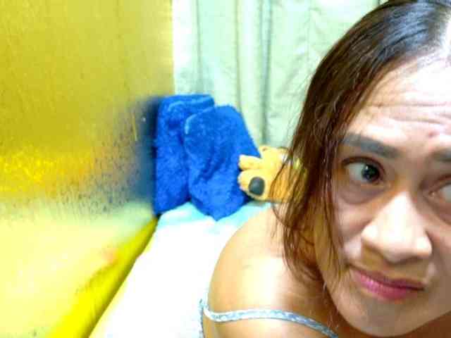 xxLoveOneHeart webcam