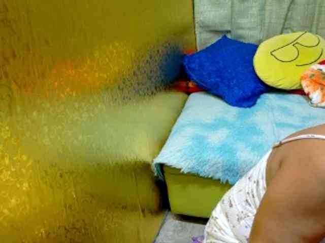 xxLoveOneHeart webcam