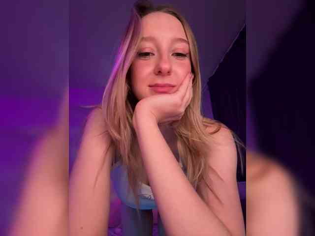 Misamarkisa's cam show statistics and live stream