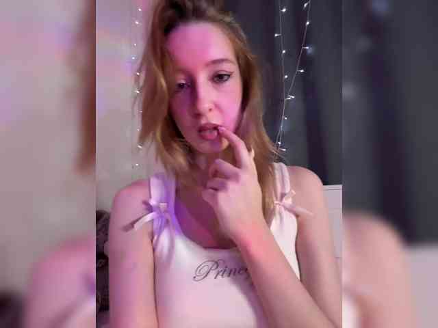Este modelo está ao vivo agora. MisaMarkisa