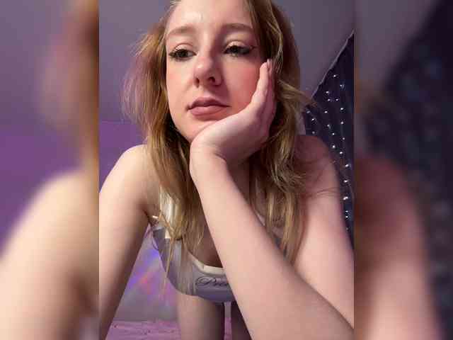Este modelo está en vivo ahora. MisaMarkisa