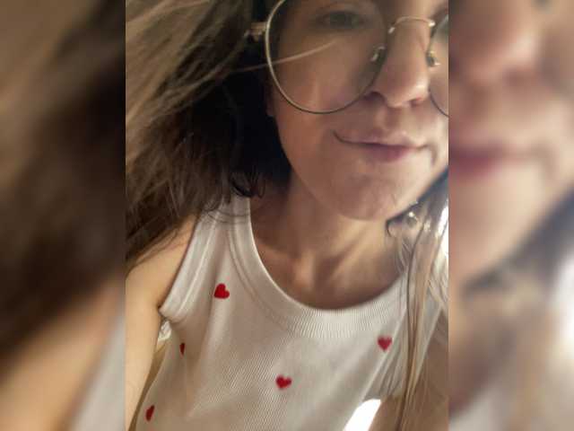 sweet-kiss22 live cam on BongaCams