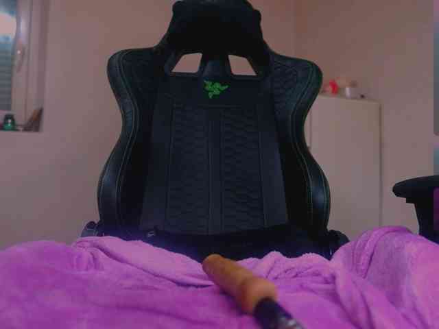 AliceDavidson webcam