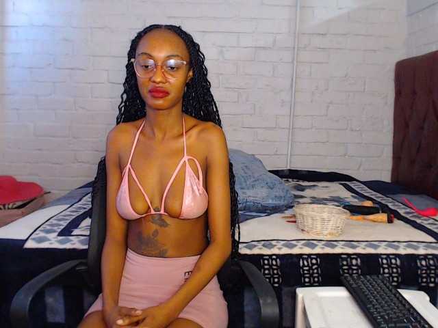 Sexybellaa22 live cam on BongaCams