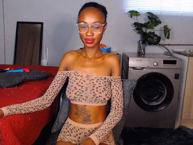 Sexybellaa22 live cam on BongaCams