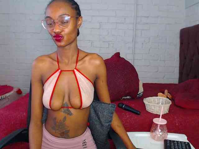 Sexybellaa22 webcam