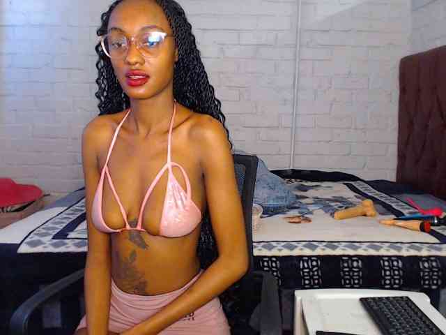 Sexybellaa22 webcam