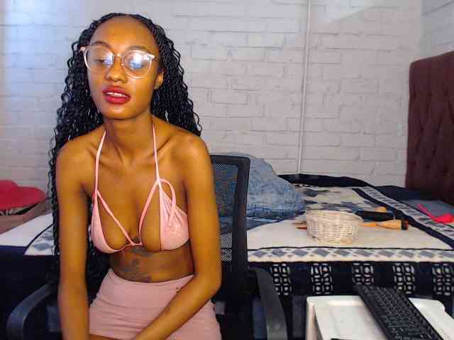 Sexybellaa22 webcam