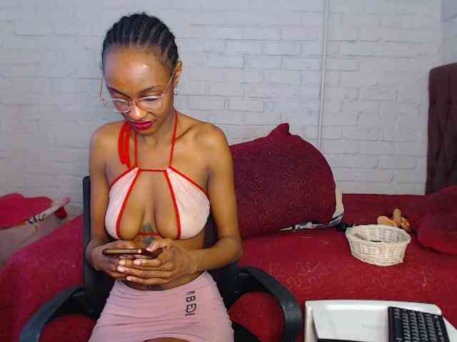 Sexybellaa22 webcam