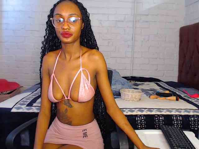 Sexybellaa22 webcam
