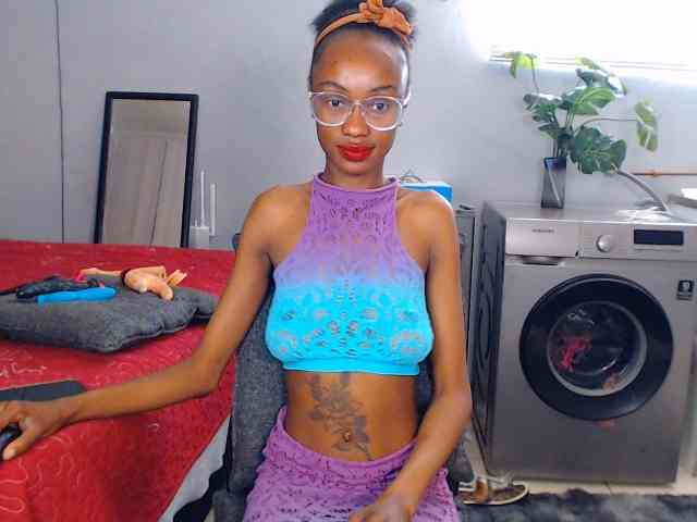 Sexybellaa22 webcam