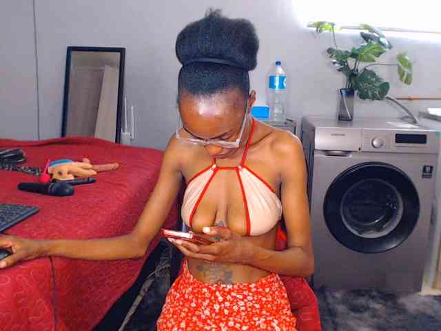Sexybellaa22 webcam