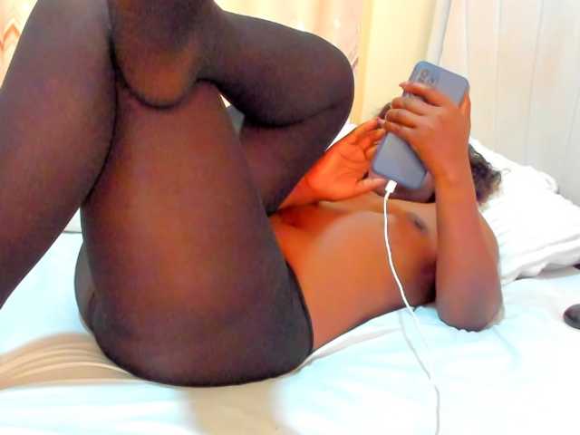 Squirtmaa008 live cam on BongaCams
