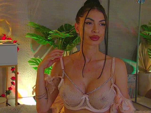 MetishaCaprice live cam on BongaCams