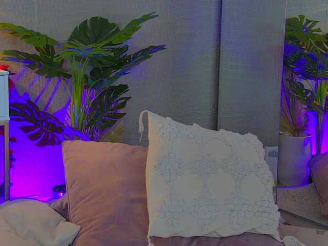 MetishaCaprice live cam on BongaCams