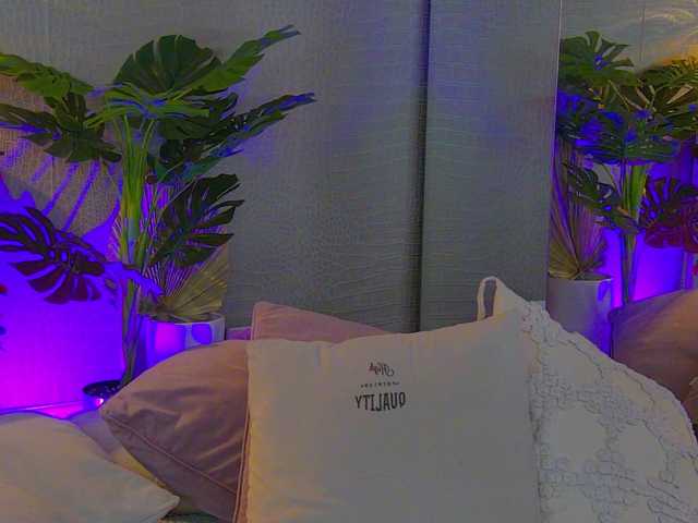 MetishaCaprice live cam on BongaCams