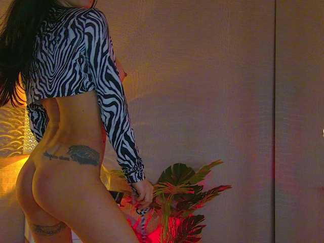 MetishaCaprice preview