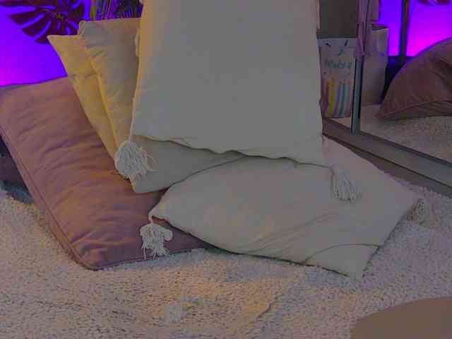 MetishaCaprice webcam