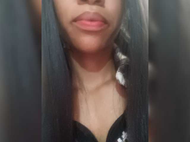 le modèle Aimeeh est en webcam porno dans un show sur le site bongacams, il possède les tags suivants: Ebony,Brunette,Shaved